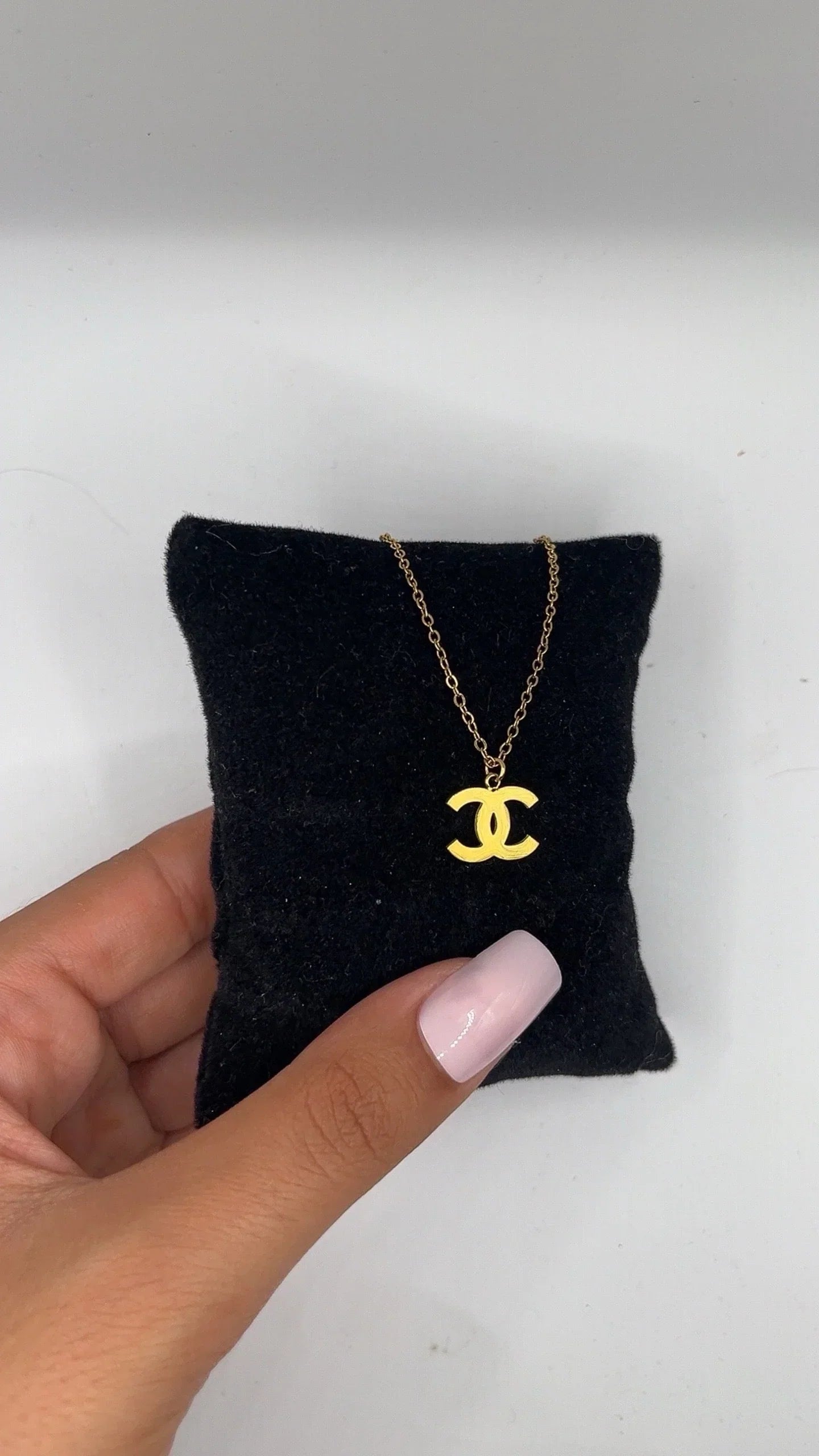 1798C9F5-8973-4486-8D14-EA5F87001CB2_33cefdc1-5644-483d-a8fb-9d4c1f18c9b1.jpg CC Necklace - Bad Quality - Image 1