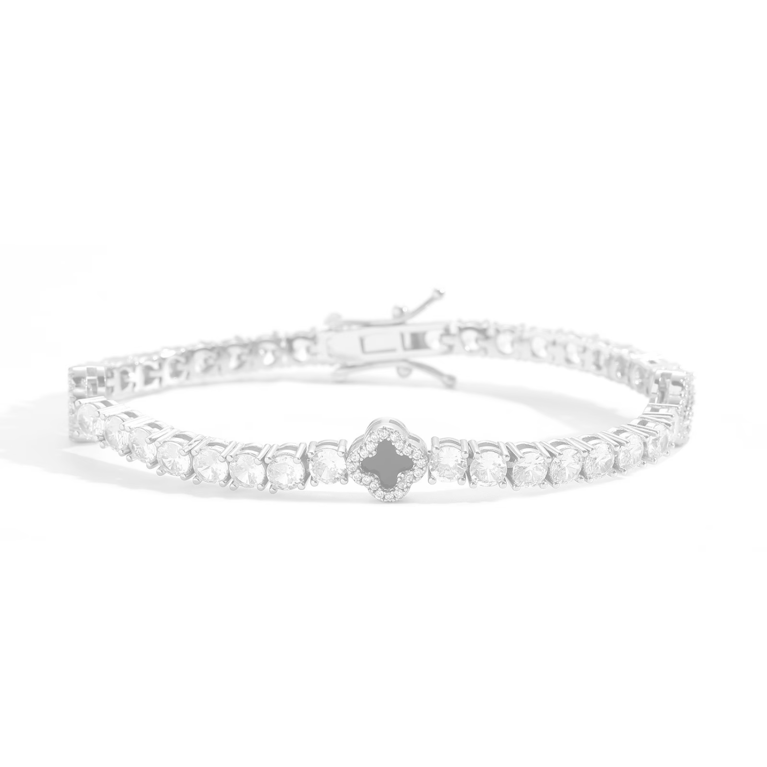 KleeDiamantOhrringe_10_da4ba80b-7ce9-4242-bead-1e51cbc423ff.png Klee Diamond Bracelet - Image 1